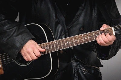 Doctors Save 92-Year-Old Guitarist En Route to Concert