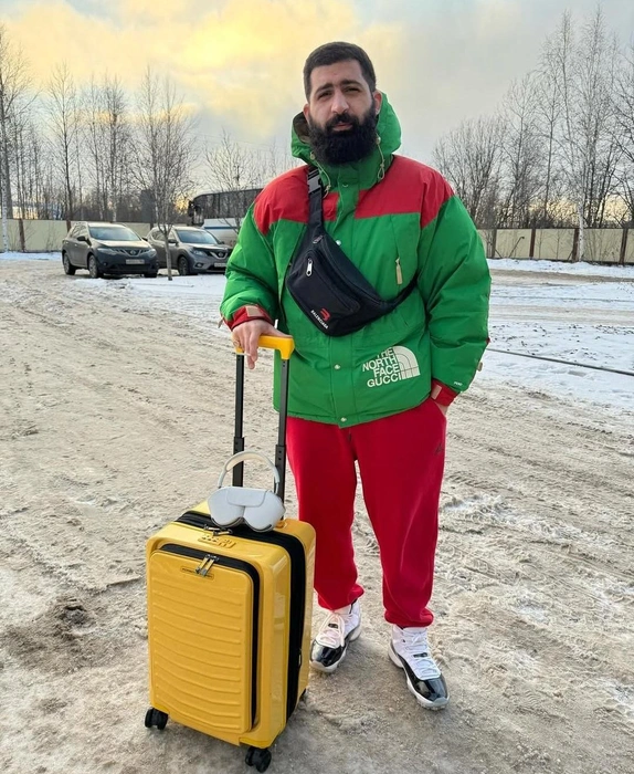 Здесь на Гураме сразу несколько брендовых вещей | Источник: gur_am / Instagram (деятельность соцсети запрещена на территории РФ)