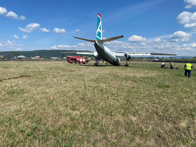 Момент жесткой посадки Ан-24 в Киренске попал на видео | Источник: Восточное межрегиональное следственное управление на транспорте СКР / T.me