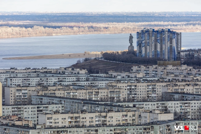 Обломки БПЛА вызвали пожары на границе Волгограда | Источник: Константин Завриков / V1.RU