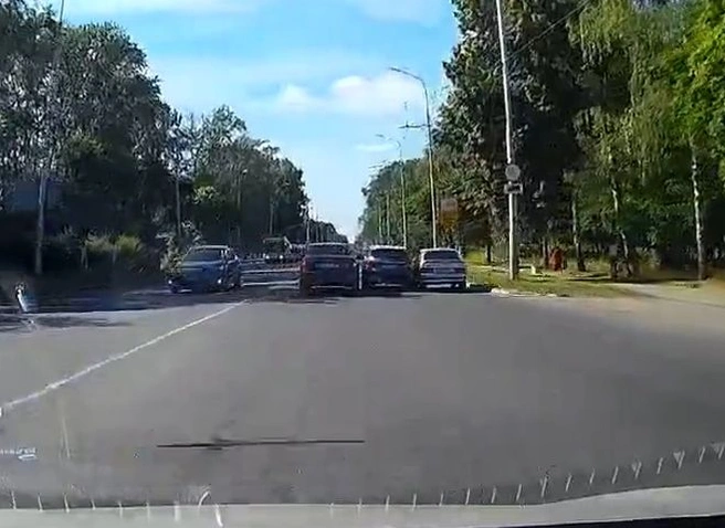 На Приокском в Рязани засняли «странное» ДТП | ya62.ru