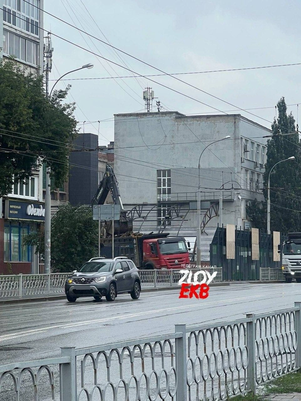 Теперь кроме забора ничего и не осталось | Источник: ZloyEkb / t.me