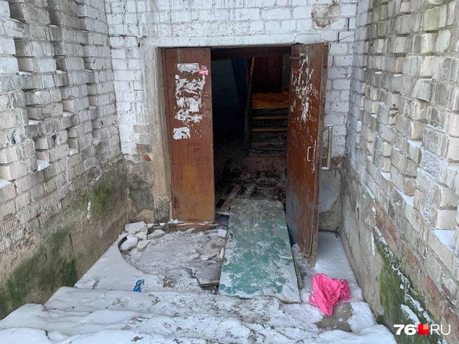В подъезд попасть не так-то просто  | Источник: Алена Троицкая / 76.RU