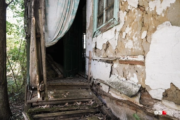 Внутри домов уже давно не осталось ничего ценного | Источник: Дарья Паращенко / 93.RU