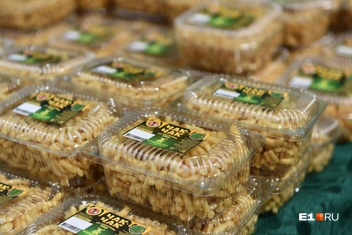 Выбирайте чак-чак с медом в составе&nbsp;— он вкуснее всего  | Источник: Дмитрий Емельянов / E1.RU