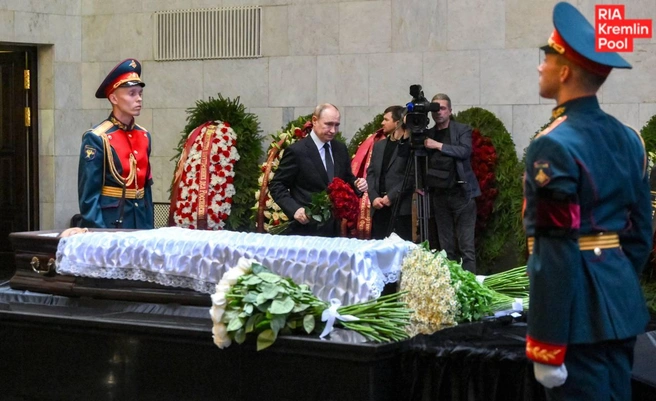 Владимир Путин прибыл на прощание с Ириной Подносовой | Источник: RIA_Kremlipool / T.me