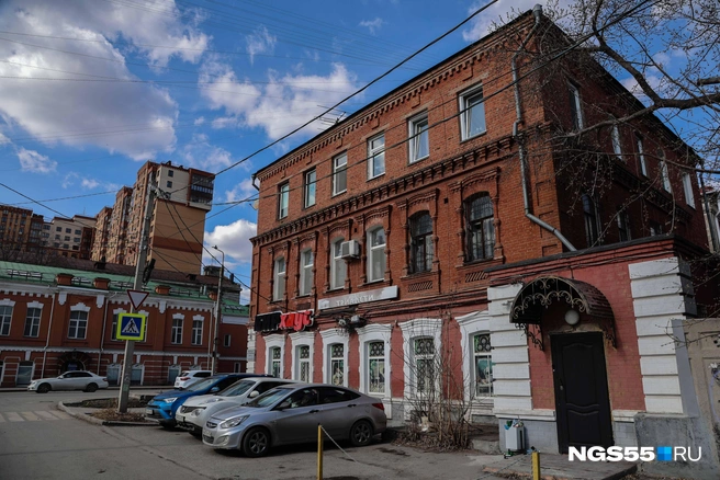 За годы существования дом сильно изменился | Источник: Евгений Софийчук / NGS55.RU