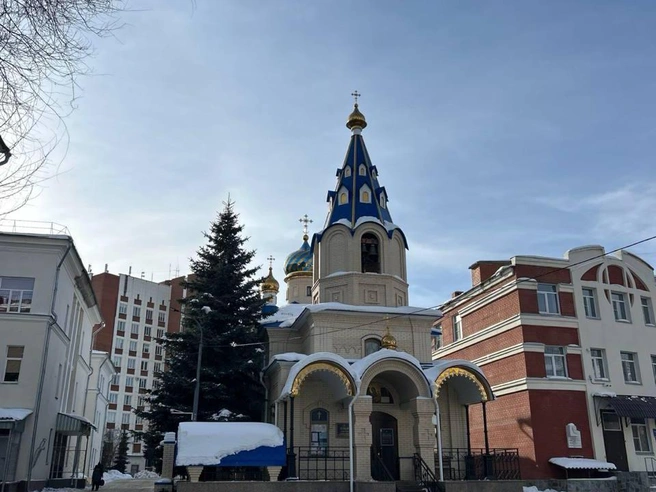 Храм в честь иконы Божьей Матери «Нечаянная радость» находится на территории городской больницы №1 в центре Челябинска. | Источник: Татьяна Стриганова