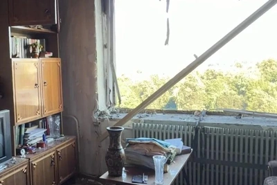 Сын спал в комнате, куда прилетело: видео после удара