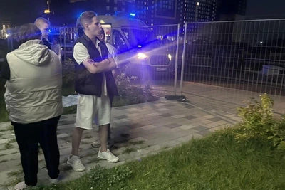 В Екатеринбурге девочка выпала из окна и погибла