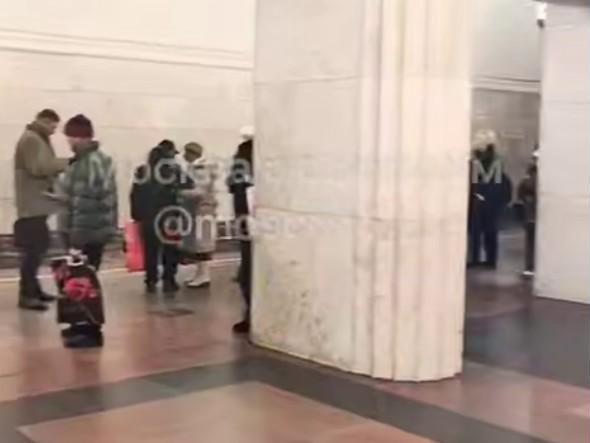 Кольцевая линия метро остановлена из-за пассажира на путях
