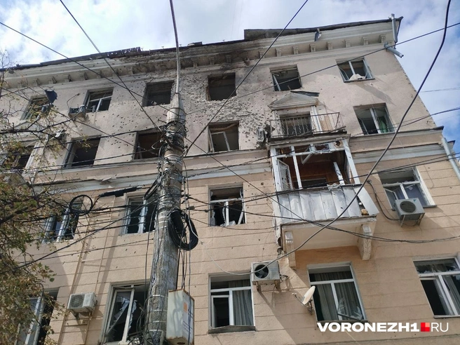 Так дом выглядел сразу после атаки | Источник: Дмитрий Волгин / Voronezh1.ru