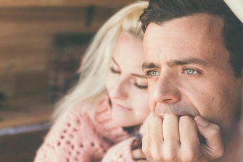 «Снова обсуждаем, можно ли спать с детьми»: россияне поспорили о границах допустимого возраста партнера