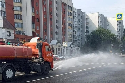 Липецкие дороги стали поливать чаще