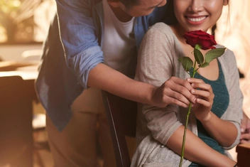 Дарить ли девушкам цветы: статья для мужчин