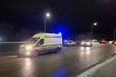 Машина скорой и легковушка столкнулись в центре Волгограда