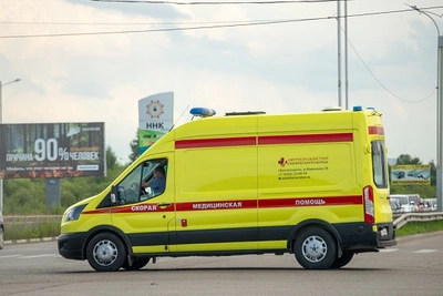 В Благовещенске столкнулись легковушка и мопед