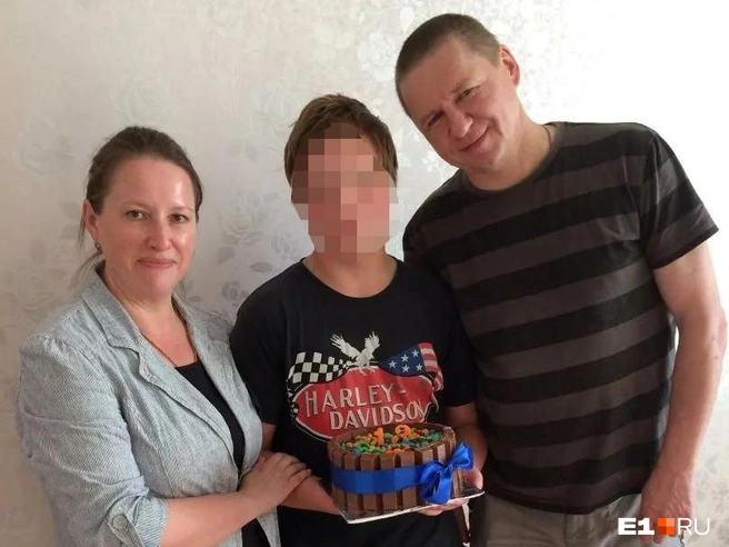 Когда Игорю Михайловичу стало плохо, дома с ним был только один из сыновей&nbsp;— он до сих пор винит себя в том, что отпустил медиков и не настоял на госпитализации | Источник: Ольга Бут