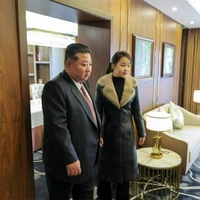 Ким Чен Ын открыл новый горнолыжный курорт на севере КНДР. 25 фото вождя с дочерью и пяти новых отелей