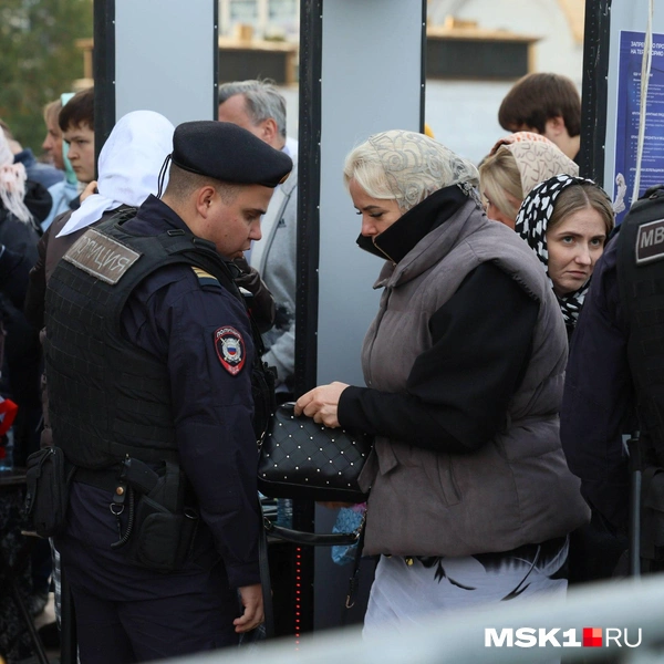 На входе всех досматривают | Источник: Артем Устюжанин / MSK1.RU