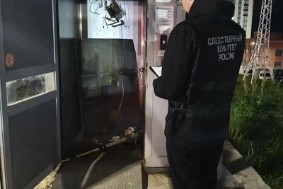 Уголовное дело по факту падения женщины с ребенком в лифт