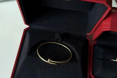 Уфимка продаёт люкс Cartier, Saint Laurent и Chanel со скидкой