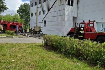 Пожар в ТЦ Заволжья: 500 кв.м. охвачены огнем