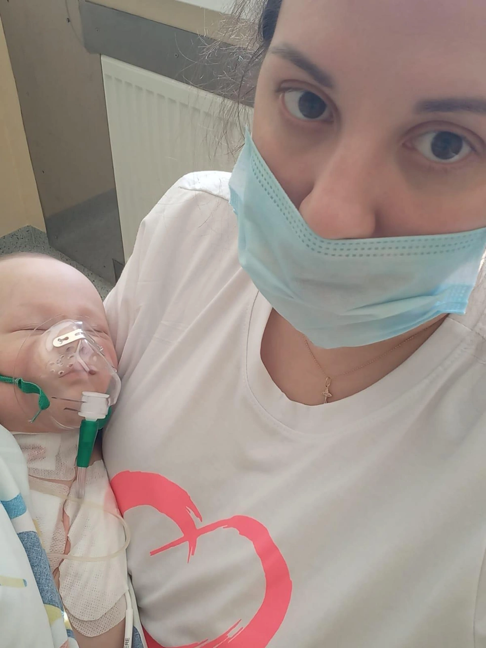 В первые дни жизни малышка попала в реанимацию | Источник: предоставлено мамой девочки