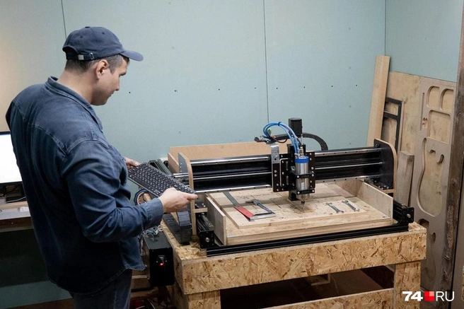 Работа оператора станка с ЧПУ | Источник: Наталья Лапцевич / 74.RU
