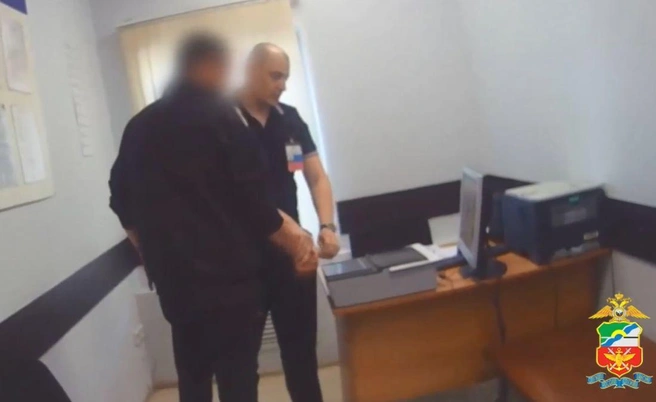 Пьяный уралец арестован за дебош в самолете в Новокузнецке | Источник: www.city-n.ru