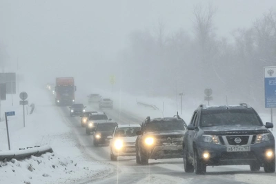 Road near Rostov snowed in, officials tackle summer cafes on January 27