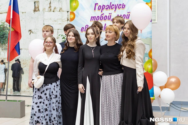 Фотосессия выпускников 9-го класса | Источник: Кирилл Башинский / NGS55.RU