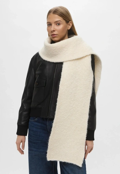 Эти шарфы выведут ваши зимние образы на новый уровень: 10 самых классных вариантов