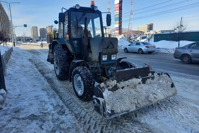 В Тамбове продолжают убирать снег на улице Чичерина