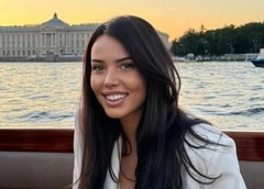 Анастасия Решетова похвалилась кольцом с гигантским бриллиантом от 30-летнего избранника