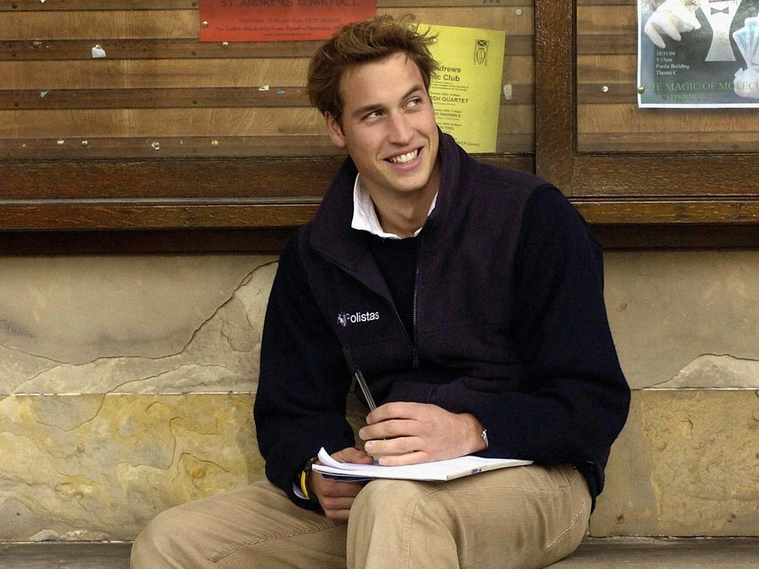 Принц Уильям во время обучения в Сент-Эндрюсе, Шотландия, 15 ноября 2004 | marieclaire.ru