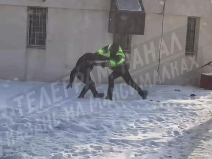 В Казани два водителя трамваев подрались на глазах у пассажиров. Рассказываем, что им за это будет