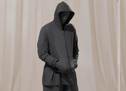 10 лет в Balenciaga: в Париже открылась прощальная выставка в честь Демны Гвасалии