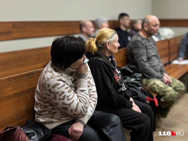 Слева — сестра, справа — мама Жанны | Источник: Регина Алтынбаева / 116.RU