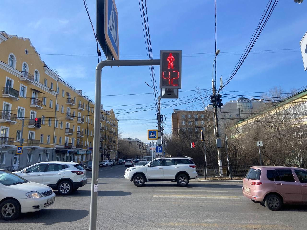 Власти объяснили, почему на перекрестке в Чите не хватает одного светофора  для пешеходов - 1 апреля 2024 - ЧИТА.ру