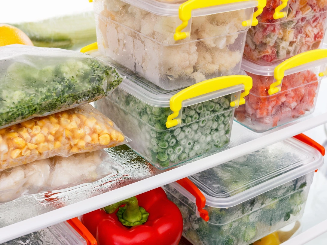 От мяса до ягод и грибов: как правильно замораживать разные продукты | marieclaire.ru
