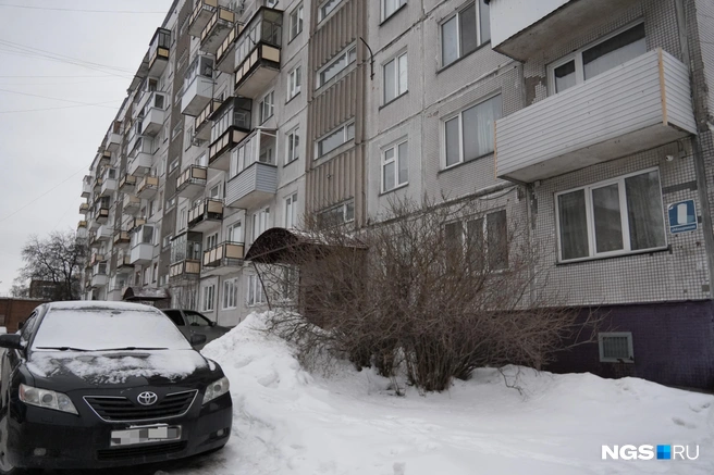 Большинство соседей даже не знали, что Дмитрий живет с ними в одном подъезде. По словам людей, парень он странный, но тихий | Источник: Антон Дигаев / NGS.ru