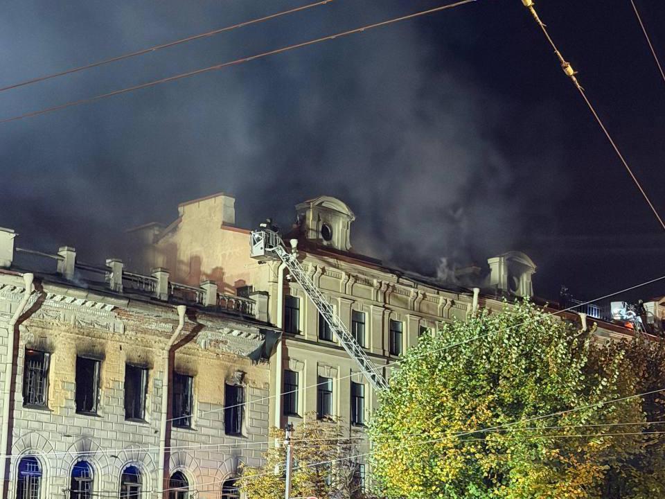 Пожар у Исаакия локализован, версии причин