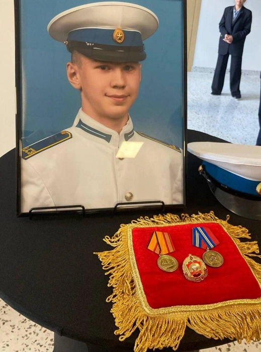 «Он порой на место меня ставил, говорил: „Папа, так нельзя, надо культурнее разговаривать“», — вспоминает сына Владимир | Источник: Предоставлено Владимиром