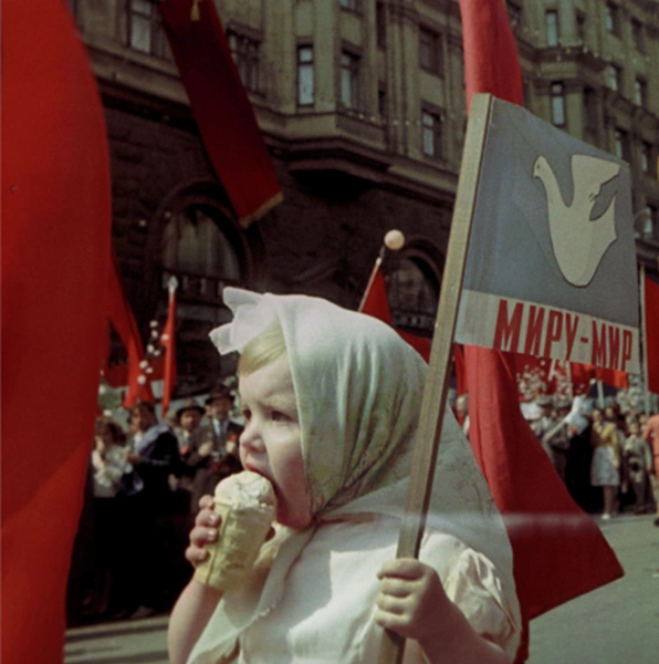 На первомайской демонстрации. 1964 г. | Источник: РИА Новости/Николай Максимов