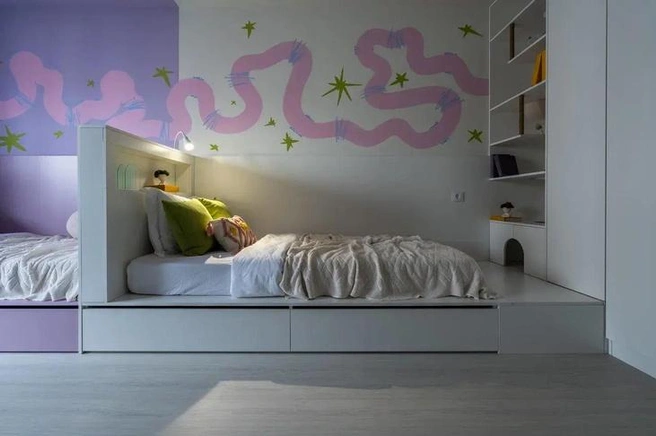 Дизайны под дерево и камень не выходят из моды&nbsp;— интерьер остается актуальным даже спустя десятилетия | Источник: Fargo 