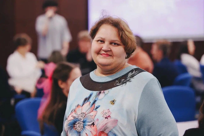 Специалист комитета по делам образования Елена Петрова уверена, что такие проекты помогут детям больше узнать о карьерных возможностях | Источник: Дарья Пона