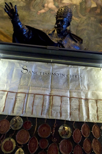 7 страшных тайн, которые скрываются в стенах Ватиканских архивов