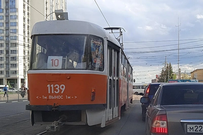 Car Collision with Special Van Halts Ulyanovsk Trams