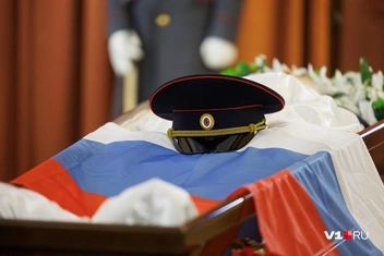 На церемонии присутствовал почетный караул | Источник: Алексей Волхонский / V1.RU